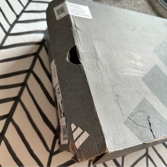 Adidas Men's Size 12 Wide Ultrabounce Black Running Shoe with Box - Picture 6 of 6